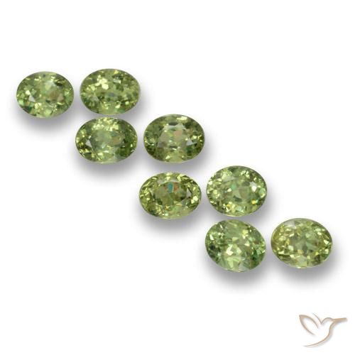 Gemas de Granate demantoide Verde cálido natural de 2.60 ct, Ovalada, VS