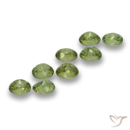 Gemas de Granate demantoide Verde cálido natural de 2.60 ct, Ovalada, VS