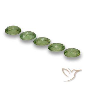 Gemas de Granate demantoide Verde cálido natural de 1.53 ct, Ovalada, VS