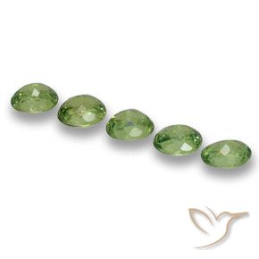 Gemas de Granate demantoide Verde medio natural de 1.27 ct, Ovalada, VS