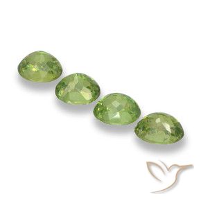 Gemas de Granate demantoide Verde cálido natural de 2.03 ct, Ovalada, VS