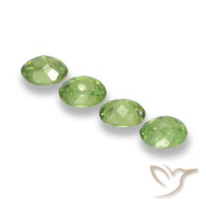 Gemas de Granate demantoide Verde cálido natural de 1.08 ct, Ovalada, VS