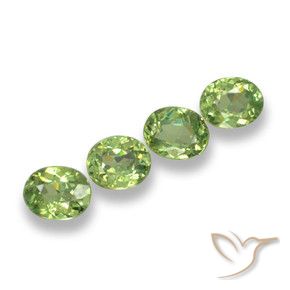 Gemas de Granate demantoide Verde medio natural de 1.34 ct, Ovalada, VS