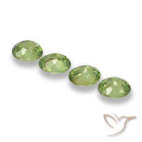 Gemas de Granate demantoide Verde medio natural de 1.34 ct, Ovalada, VS