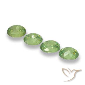 Gemas de Granate demantoide Verde pera natural de 1.49 ct, Ovalada, VS