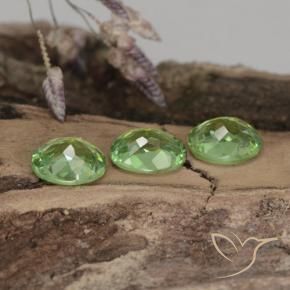 Gemas de Granate demantoide Verde bosque natural de 1.14 ct, Ovalada, VVS-VS