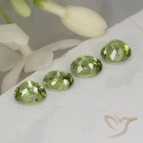Gemas de Granate demantoide Verde bosque natural de 1.67 ct, Ovalada, VVS-VS