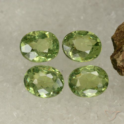 1.52ctw Natural Verde medio Granate demantoide, Ovalada, VS