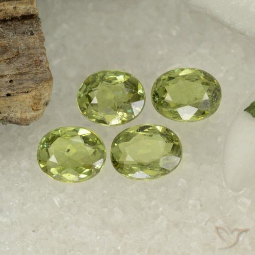 1.48ctw Natural Verde medio Granate demantoide, Ovalada, VS