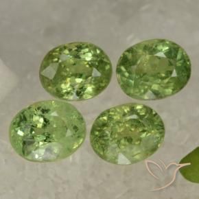 Gemas de Granate demantoide Verde pera natural de 1.84 ct, Ovalada, VS