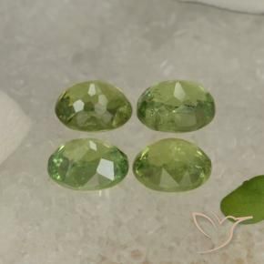 Gemas de Granate demantoide Verde pera natural de 1.84 ct, Ovalada, VS
