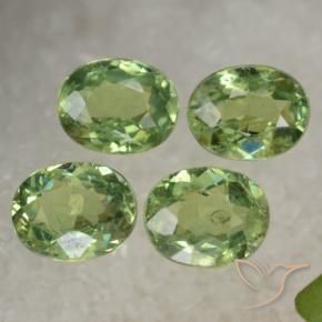 Gemas de Granate demantoide Verde medio natural de 1.75 ct, Ovalada, VS