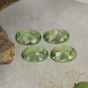 Gemas de Granate demantoide Verde medio natural de 1.75 ct, Ovalada, VS