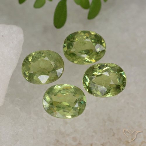 1.74ctw Natural Verde claro Granate demantoide, Ovalada, VS