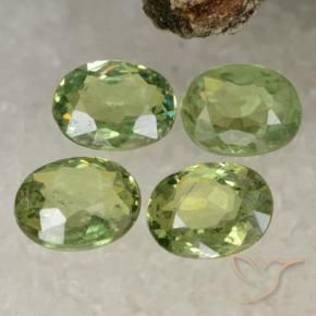 Gemas de Granate demantoide Verde pera natural de 1.40 ct, Ovalada, VS