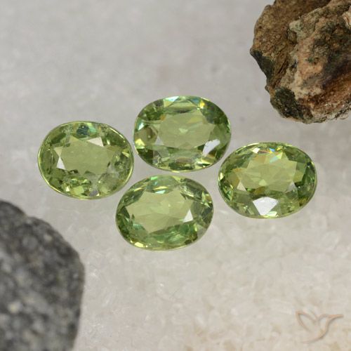 1.54ctw Natural Verde cálido Granate demantoide, Ovalada, VS
