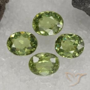 Gemas de Granate demantoide Verde oscuro natural de 1.81 ct, Ovalada, VS