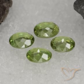 Gemas de Granate demantoide Verde oscuro natural de 1.81 ct, Ovalada, VS