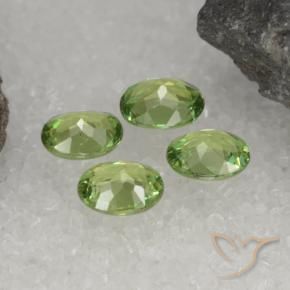 Gemas de Granate demantoide Verde pera natural de 1.53 ct, Ovalada, VS