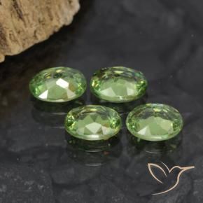 Gemas de Granate demantoide Verde medio natural de 1.73 ct, Ovalada, VS