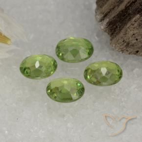 Gemas de Granate demantoide Verde medio natural de 1.63 ct, Ovalada, VS