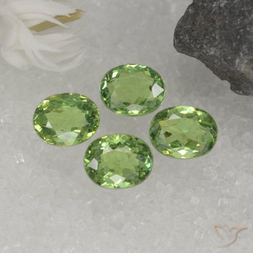 1.73ctw Natural Verde medio Granate demantoide, Ovalada, VS