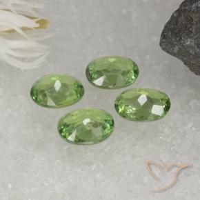 Gemas de Granate demantoide Verde medio natural de 1.73 ct, Ovalada, VS