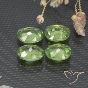 Gemas de Granate demantoide Verde cálido natural de 1.51 ct, Ovalada, VS