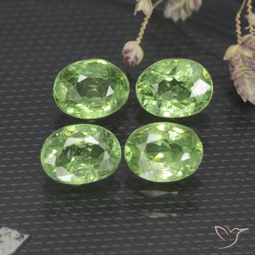 1.65ctw Natural Verde cálido Granate demantoide, Ovalada, VS