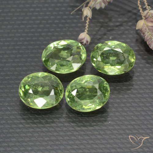 1.50ctw Natural Verde cálido Granate demantoide, Ovalada, VS