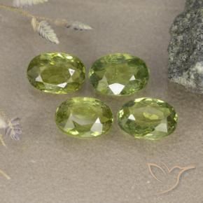 Gemas de Granate demantoide Verde medio natural de 2.16 ct, Ovalada, VS-SI