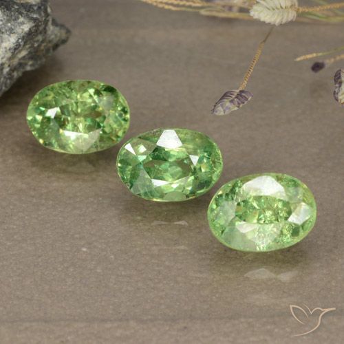 2.08ctw Natural Verde cálido Granate demantoide, Ovalada, VS-SI