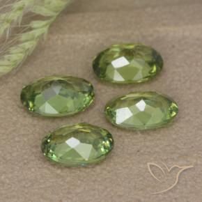 Gemas de Granate demantoide Verde bosque natural de 2.27 ct, Ovalada, VS