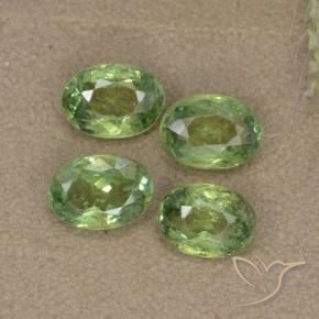 Gemas de Granate demantoide Verde bosque natural de 2.27 ct, Ovalada, VS