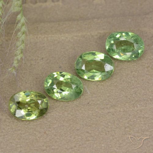 2.25ctw Natural Verde cálido Granate demantoide, Ovalada, VS