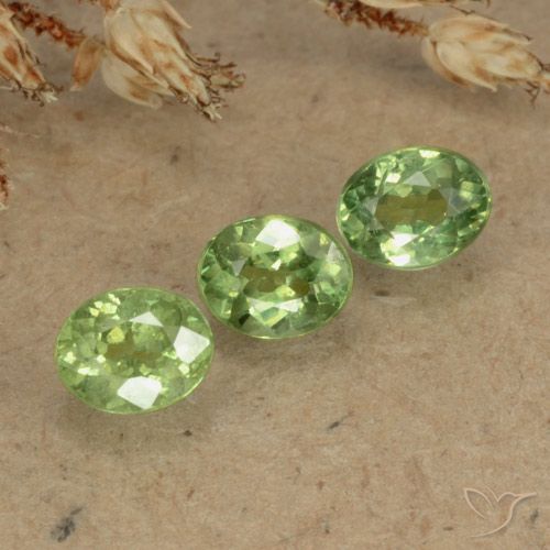 0.86ctw Natural Verde amarillo Granate demantoide, Ovalada, VS-SI