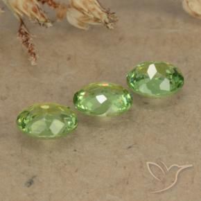Gemas de Granate demantoide Verde pera natural de 0.88 ct, Ovalada, VS-SI