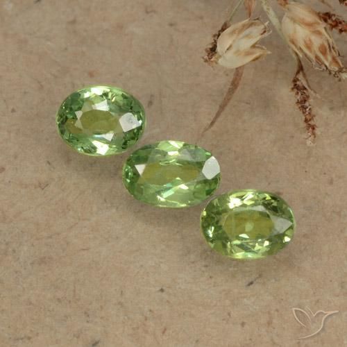 0.71ctw Natural Verde cálido Granate demantoide, Ovalada, VS-SI