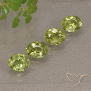 Gemas de Granate demantoide Verde bosque cálido natural de 1.79 ct, Ovalada, VS-SI