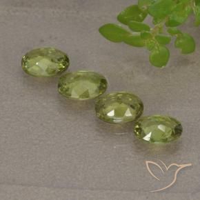 Gemas de Granate demantoide Verde bosque cálido natural de 1.81 ct, Ovalada, VS-SI