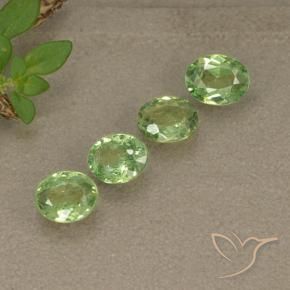 Gemas de Granate demantoide Verde pera natural de 1.28 ct, Ovalada, VS-SI