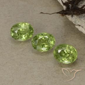 Gemas de Granate demantoide Verde bosque claro natural de 1.26 ct, Ovalada, VS-SI
