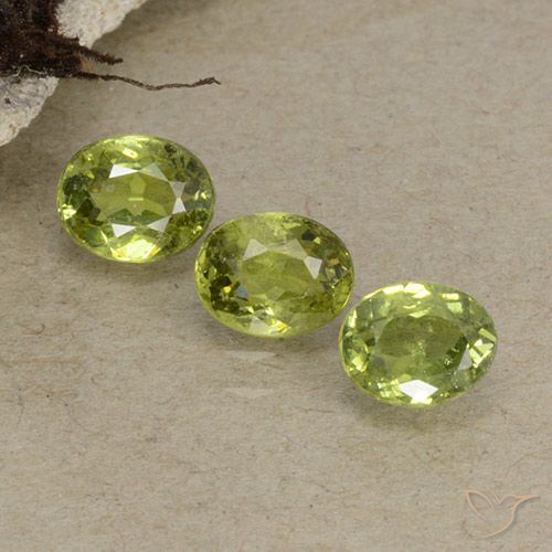 1.23ctw Natural Verde Oliva Granate demantoide, Ovalada, VS-SI
