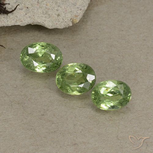 1.55ctw Natural Verde cálido Granate demantoide, Ovalada, VS-SI
