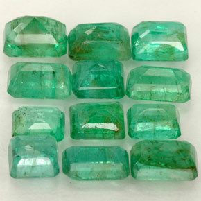 Gemas de esmeralda verde natural de  ct, corte esmeralda, SI
