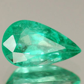 Esmeralda Verde natural de 1.29 ct, En forma de pera, VS
