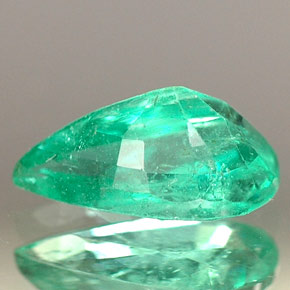 Esmeralda Verde natural de 1.29 ct, En forma de pera, VS