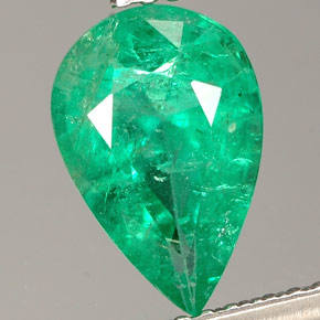 Esmeralda Verde natural de 1.42 ct, En forma de pera, VS