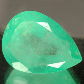 Esmeralda Verde natural de 11.76 ct, En forma de pera, VS-SI