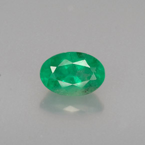 Esmeralda Verde natural de 0.50 ct, Corte Óvalo, SI-I1